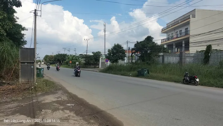 Bán 4261m2 có 1357m2 thổ cư, mặt tiền Nguyễn Hữu Trí, Tân Bửu, Bến Lức, LA, gần Eco Park