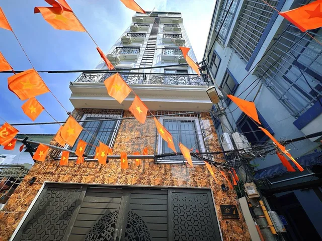 BÁN TÒA NHÀ CCMN ĐƯỜNG HOÀNG ĐẠO THÀNH. 80M2 XÂY 8 TẦNG. THANG MÁY. 22 PHÒNG.