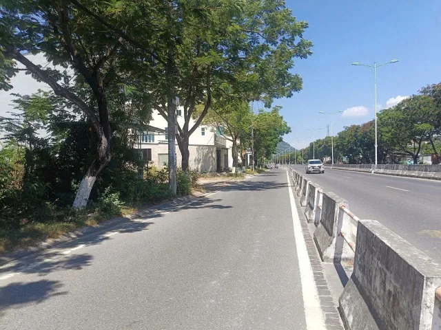 Bán đất mặt tiền đường Nguyễn Tất Thành Nha Trang giá thấp