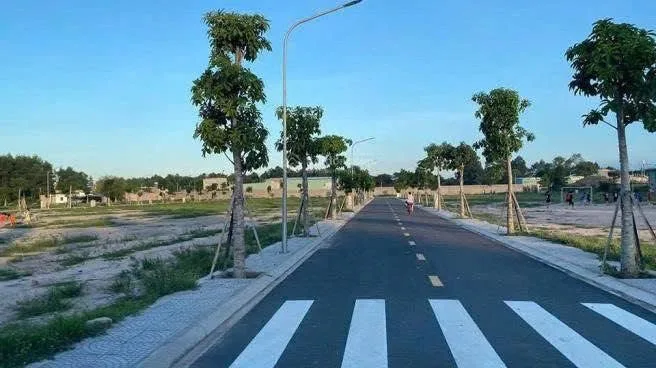 Kí gửi 130m2 thổ cư_1tỷ750. Mặt tiền Phùng Hưng_Sổ sẵn_Hạ tầng đủ_2 mặt tiền_Gần trung tâm kinh doanh!!!