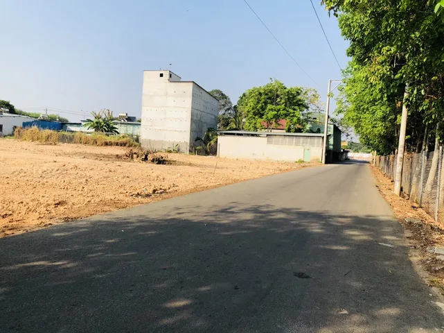 2 LÔ CẦN BÁN GẤP 10X40=400M2 TC SHR NGAY CHỢ ĐƯỜNG 18M GIÁ 290TR/s 093.888.9035