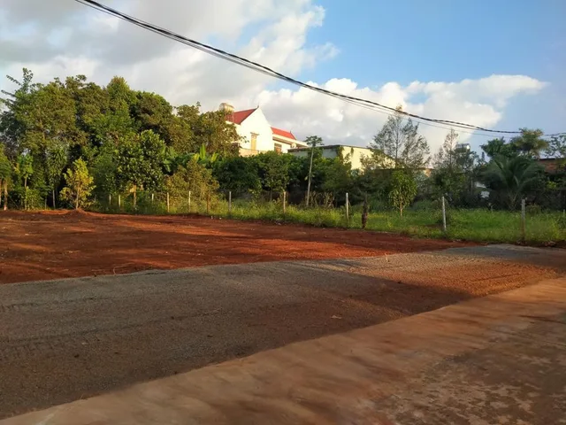 2 LÔ CẦN BÁN GẤP 10X40=400M2 TC SHR NGAY CHỢ ĐƯỜNG 18M GIÁ 290TR/s 093.888.9035