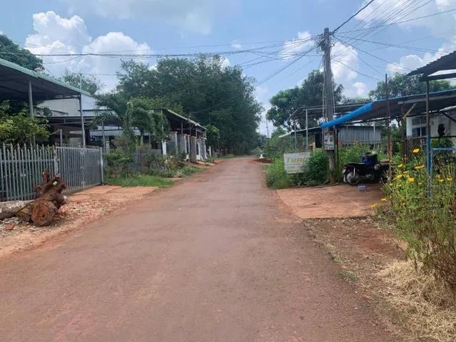 2 LÔ CẦN BÁN GẤP 10X40=400M2 TC SHR NGAY CHỢ ĐƯỜNG 18M GIÁ 290TR/s 093.888.9035