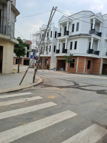 Bán gấp nhà phố trệt 2 lầu 244m² ngang 8m lô góc 2 mặt tiền giá chỉ 3.9 tỷ Phường Tân Hiệp Tân Uyên Bình Dương cũ
