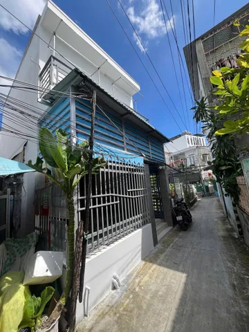 NHÀ 2 TẦNG MÊ ĐÚC TTTP NHA TRANG – HẺM HƯƠNG LỘ NGỌC HIỆP, P.TÂY
 • Hẻm 2,5m, khu dân cư đông đúc, gần chợ, trường học