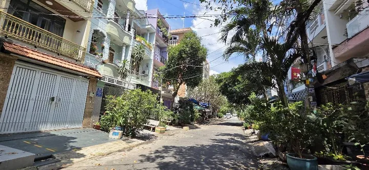 BÁN NHÀ SÁT KHU TÊN LỬA 102M2 NGANG 5M THU NHẬP 15 TR/TH NHIK 4 TỶ 
#tandatnhapho | 0918589234