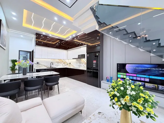 BÁN NHÀ ĐẸP 2 LẦU HẺM XE HƠI – 3,55 TỶ (CÒN THƯƠNG LƯỢNG), Điện Biên Phủ, P17, Bình Thạnh
Sổ hồng riêng – Sang tên ngay