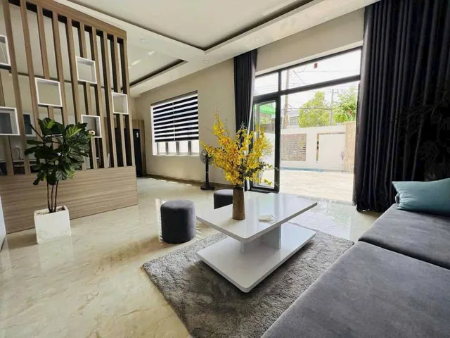 Cho thuê nhà 1 trệt 2 lầu mặt tiền đường Nguyễn Đức Thuận - P Hiệp Thành TDM
