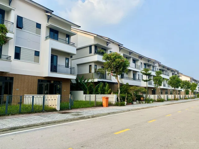 Bán căn SH3 100m2 Centa Riverside sát vách Ninh Hiệp, giá chỉ bằng chung cư nội đô