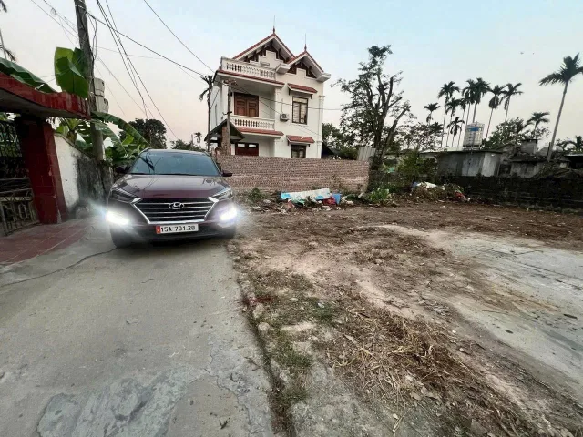 Chủ bán cắt lỗ 200 tr lô :   64 m Hoa Động ngõ ô tô cách đường thôn 50 m . L /h:076.231.9990 e Thúy
