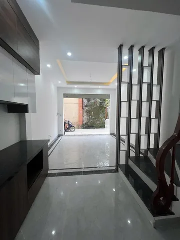 ## **🔥 Bán Nhà Bát Khối, Long Biên 5T, 33m2 giá 5,85 tỷ Đẹp Không Tì Vết – Ngõ Thoáng 🔥**