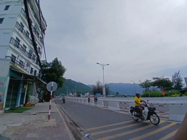 Bán nhà MẶT TIỀN ĐƯỜNG NGUYỄN TẤT THÀNH ĐỐI DIỆN DỰ ÁN SUN GROUP 105.1m² có sẵn 105m² thổ cư ngang 4.6m giá 7.5 tỷ tại Phường Nam Nha Trang