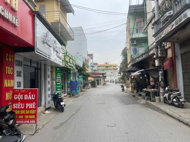 Bán 226m đất thổ cư đa cấu nam sơn. Mặt đường đa cấu. Kinh doanh sầm uất. Trung tâm khu công nghiệp quế võ. Cách chợ nam sơn khoảng 500m. Phường nam sơn bắc ninh
