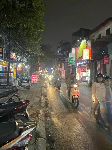 Bán gấp nhà 2 tầng mặt Đường 19/5, 75m2, mặt tiền 4.2m, 2 thoáng, vị trí đẹp, kinh doanh sầm uất, giá 19.5 tỷ