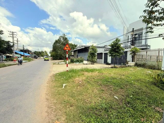Bán đất mặt tiền kinh doanh khu dân cư Tp.Sóc Trăng gần Bệnh Viện Quân Y