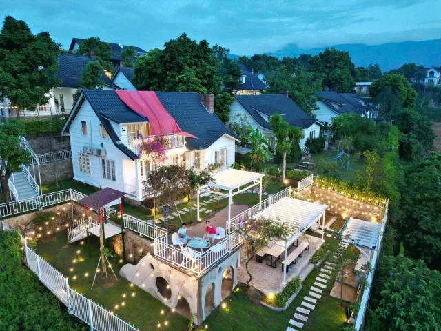 VILLA ĐẸP! GIÁ CỰC RẺ - BÁN GẤP!  LÔ GÓC – 406M2 FULL ĐỒ SANG TRỌNG - VIEW SUỐI TẠI LƯƠNG SƠN - HOÀ BÌNH.