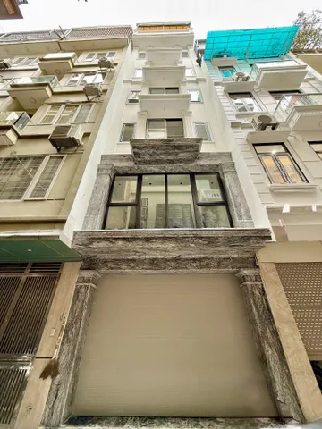 Bán Nhà Phân Lô Hoàng Quốc Việt - Cầu Giấy, 45m x 7T Thang Máy, Gara Ô tô, Dân Trí Cao, Giá 26,5 Tỷ