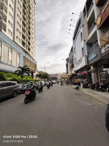 Bán nhà khu Phan Xích Long - 6 x 19 nở hậu. Căn góc 4 tầng vị trí đẹp