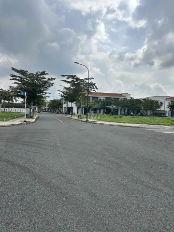 Lô góc 2 mặt tiền khu dân cư đông đúc dân cư. Ngay trường hóc và cf