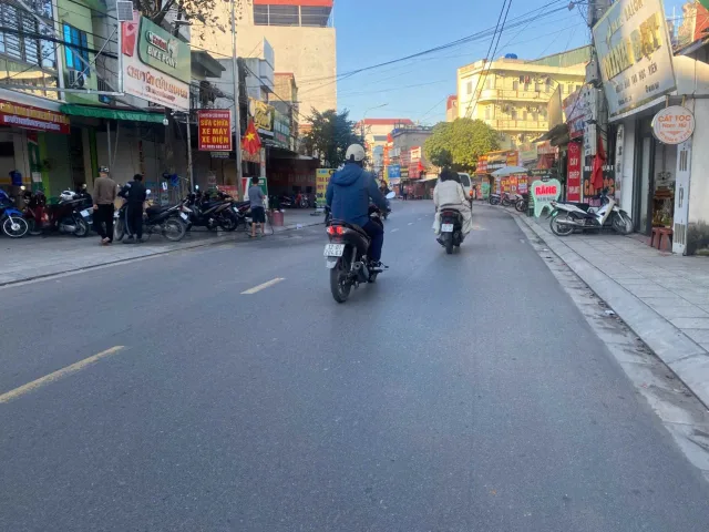 Bán 192m đất mặt đường sơn đông nam sơn. Cạnh ngã 4 chợ đa cấu. Kinh doanh sầm uất ngày đêm. Phường nam sơn bắc ninh