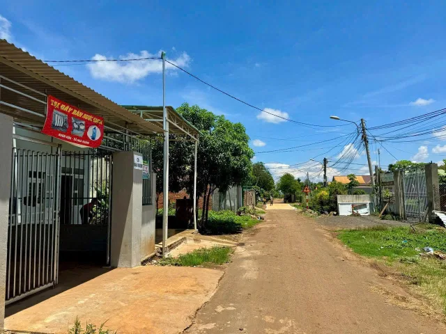 MỘT LÔ DUY NHẤT GIÁ RẺ NHẤT - MT ĐƯỜNG NHỰA KHU DÂN CƯ BÀN CỜ TP BMT