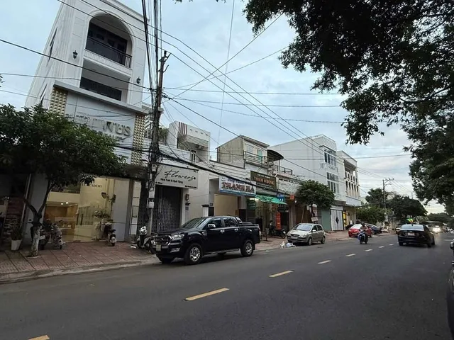 Bán nhà 205.4m² giá 12.8 tỷ Phường Buôn Ma Thuột