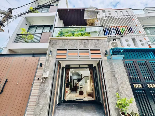 Lên sóng siêu phẩm 49.3m² Hoàng Việt gần Bờ Kè, xây trệt 2 lầu. Giá  tỷ 590, hẻm oto, sổ riêng sẵn
