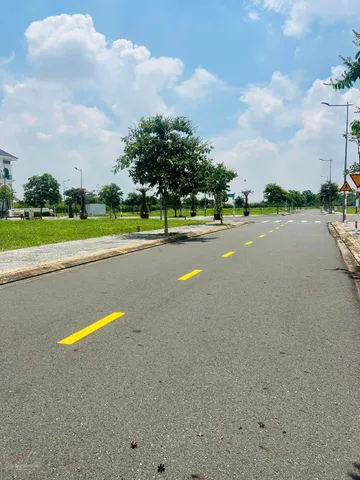 Đất 110m2 thổ cư chỉ 1tỷ2 là có đất kế sân bay long thànhsổ sẵnbao đầu tư,kinh doanhhạ tầng sẵn.