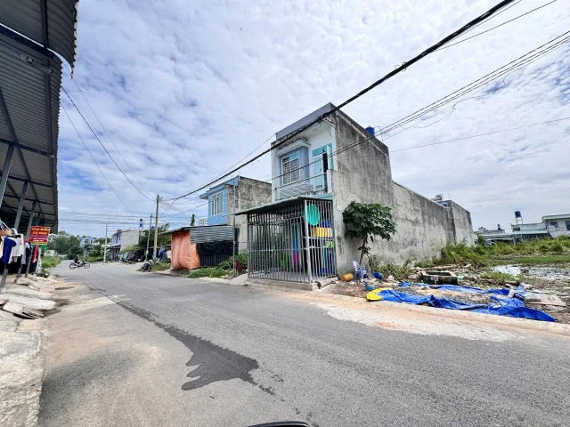Bán đất 5481.9m² ngang 5m giá 1.8 tỷ Xã Đức Hòa