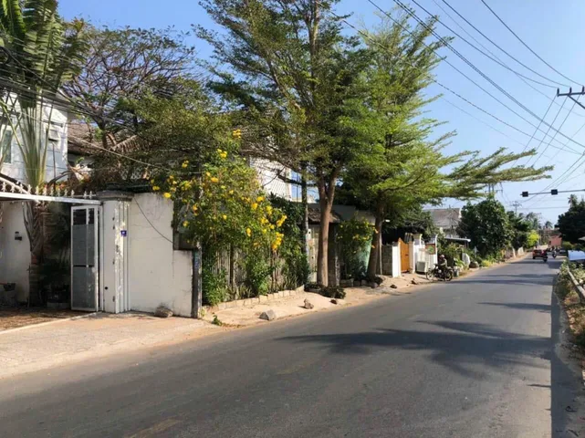 Bán 100m2 đất + căn nhà hai tầng gần biển ở giao lộ nguyễn đình chiểu/ huỳnh thúc kháng. LH: 0974090487