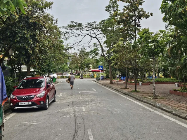 Bán đất dãy CL4 nhìn công viên lãm làng. Kinh doanh sầm uất ngày đêm. Trung tâm lõi khu công nghiệp quế võ. Diện tích 72m mặt tiền 4.5m hướng tây nam. Phường nam sơn tỉnh bắc ninh