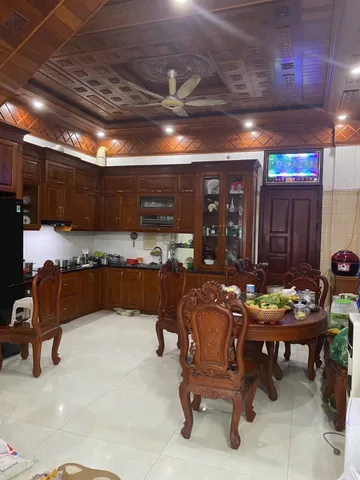Bán nhà 5 tầng diện tích đất 82.5m mặt đường ngọc hân công chúa. Cạnh công ty may và tổ hợp chung cư v-city. Kinh doanh sầm uất. Phường võ cường bắc ninh
