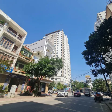 Bán 90m đất mặt đường hồ ngọc lân. Cạnh vườn hoa và tổ hợp chung cư. Kinh doanh sầm uất. Phường kinh bắc bắc ninh