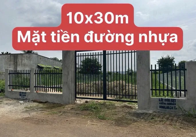 Đất đã xây rào đẹp. 10x30m, thổ cư, bán  1tỷ600tr, thông đường Tránh Đông, cách 100m.