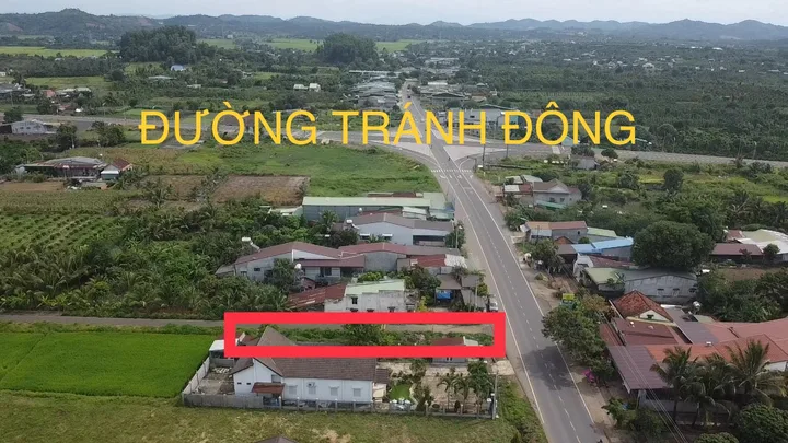 Ngay đường Tránh Đông Góc 2 mặt tiền 6x39m nở hậu 7m, thổ cư 200m2, bán 2tỷ350 Thương Lượng
