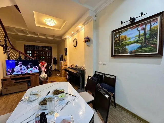 Bán nhà Đê La Thành 44/48T1m² ngang 4m giá 16.8 tỷ Phường Văn Miếu - Quốc Tử Giám (LH: Zalo 0862299066)