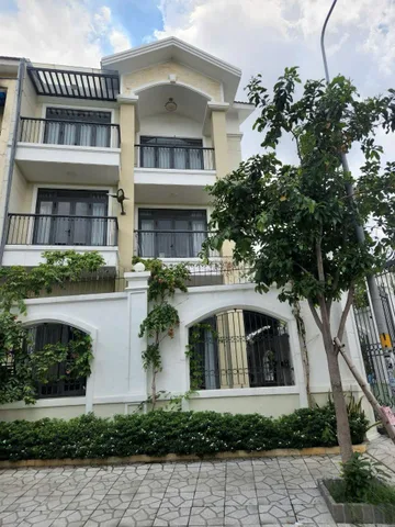 Biệt thự kdc bình lợi, dt 10x18m, trệt 2 lầu áp mái, giá 20,5 tỷ thương lượng