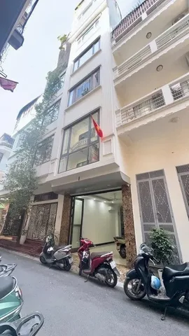 Nhà 7 Tầng Thang Máy Trần Quốc Hoàn - Cầu Giấy, 41m, MT 4m, Gara Ô tô, Phân Lô Ô tô Tránh
