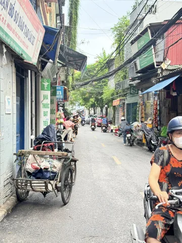 BÁN NHÀ MẶT ĐƯỜNG GIÁP BÁT. 70M2 - 5 TẦNG. GARA Ô TÔ. KINH DOANH.