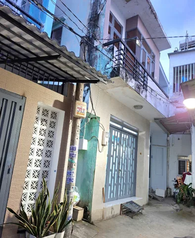 Nhà 2 tầng Lê Đình Cẩn - sát Tên Lửa, Dt 5×20m. Hẻm thoáng, gần mặt tiền đường. Chỉ hơn 4 ty
