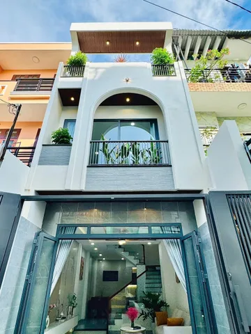 Chính chủ bán nhà 44m2 xây 3 tầng Lạc Long Quân, Tân Bình. Gần chợ Tân Bình. Hẻm 5m. Sổ sẵn