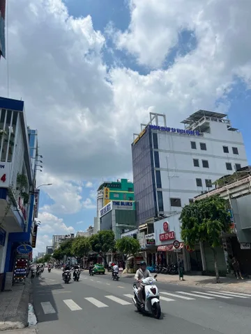 Bán nhà 2 Tầng Đường CMT8  Tân Bình