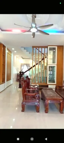 Bán gấp nhà 4pn 5wc 3 tầng dt đất 78,5m2 ngang 5,9m dt sàn 178,6m² giá 5.45 tỷ Phường Long Trường