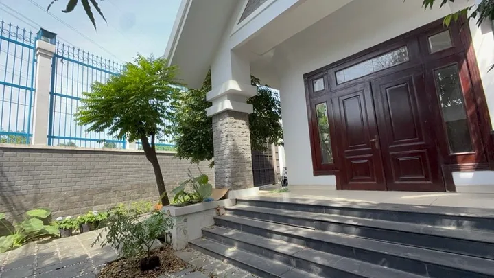 Bán nhà gấp Biệt 3 Tầng Mặt Tiền Võ Nguyên giáp Q9