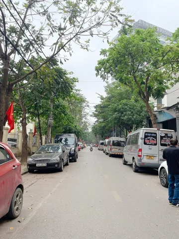 Mặt phố thanh nhàn,hbt, 2 mặt tiền,vỉa hè rộng, kinh doanh, 50m2+3 tầng+mặt tiền 4m=33 tỷ