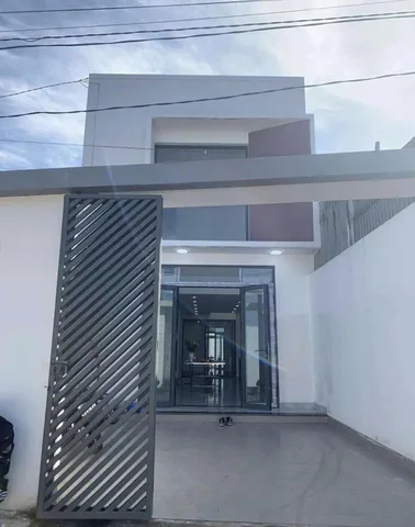 Nhà sau chợ đầu Mối Tân Hoà. Mới xây, 1 trệt 1 lửng, 3PN ,5x20, thổ cư 60m2, bán 1tỷ995tr