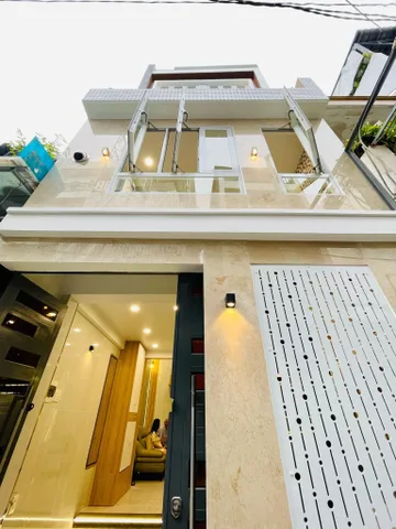 Chính chủ gửi bán nhà 40m2 đường Huỳnh Văn Bánh, Phú Nhuận. Gần chợ Trần Hữu Trang. Sổ sẵn