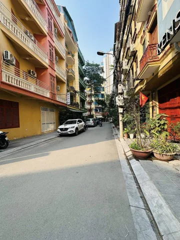 BÁN NHÀ LIỀN KỀ ĐƯỜNG TRUNG KÍNH. GARA Ô TÔ. KINH DOANH. 75M2 - 5 TẦNG.
