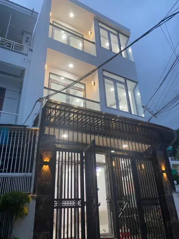 Nhà Đẹp, Mới Xây Full Nội Thất Gần Biển | Vị Trí Trung Tâm, Cạnh Trường, Gần Chợ + Kề Bên Khu Đô Thị Lớn Phước Long, Nha Trang.