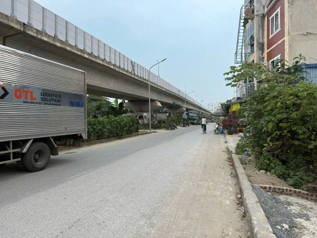 Cho thuê kho tại Bala, Phố Xốm dt 350m2, xe contener đỗ cửa
Giá từ 23 triệu/tháng